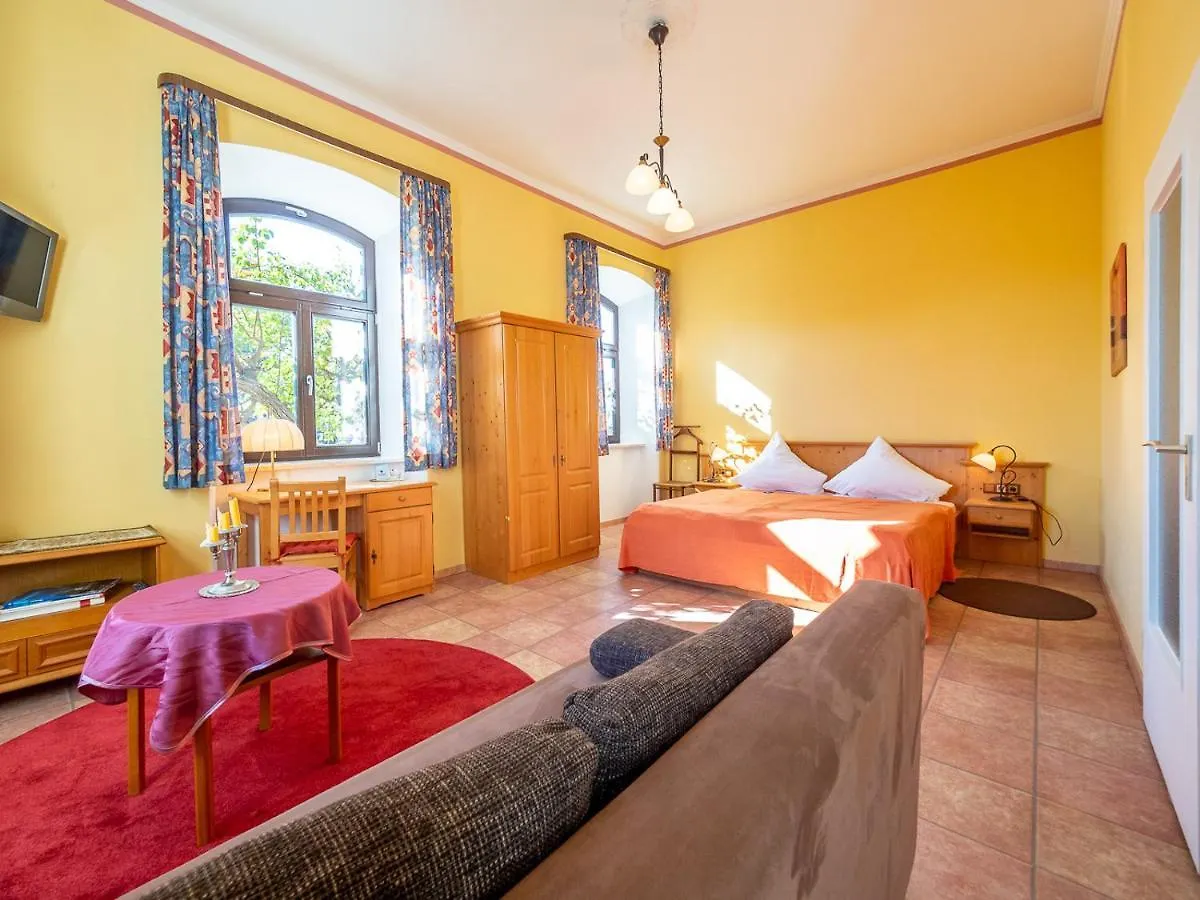 Kleinkunstbuehne Zur Post Beim John In Obing Hotel